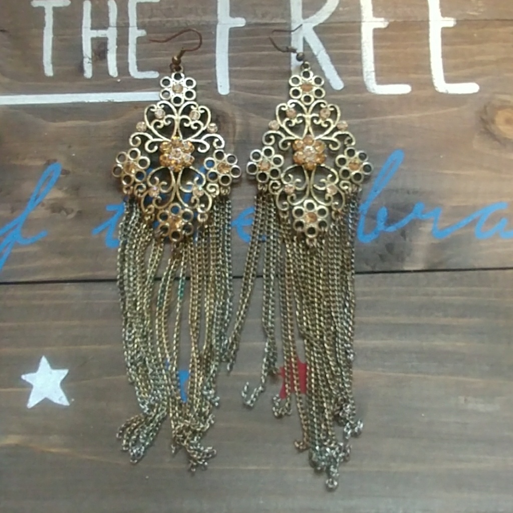 Beautifully Detailed Flower Dangly Earrings 5$